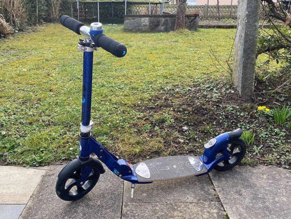 FLEX DELUXE Micro Scooter: Matt Black