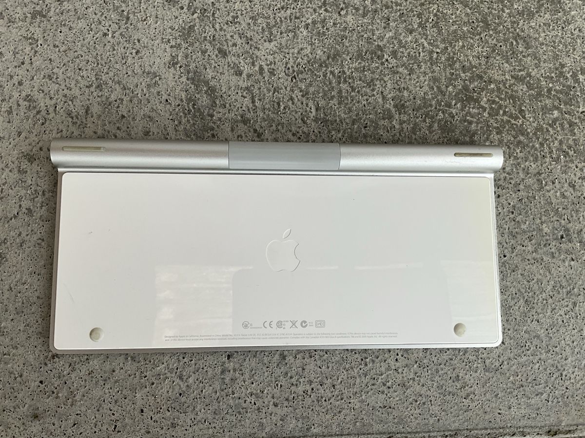Apple Tastiere: Apple Wireless Keyboard A1314 Schweizer Layout gebraucht – Usato da Thal venduto da nocheli 1