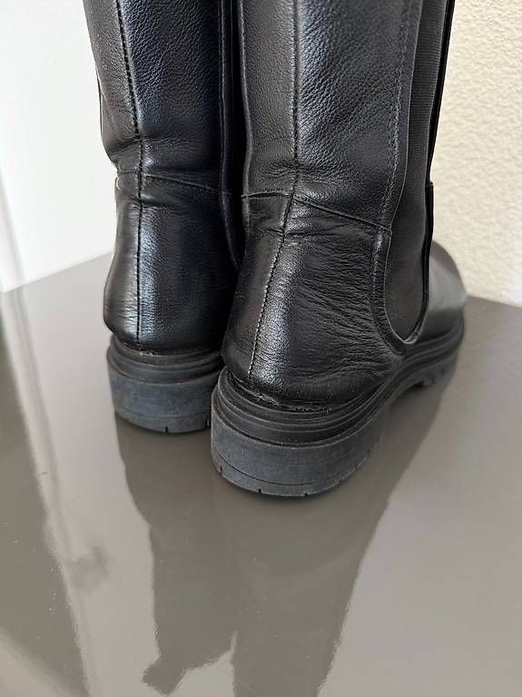 Scarpe da donna: Echtleder Stiefel Damen Gr. 39 schwarz – Usato da St. Gallen venduto da Nata_i 3