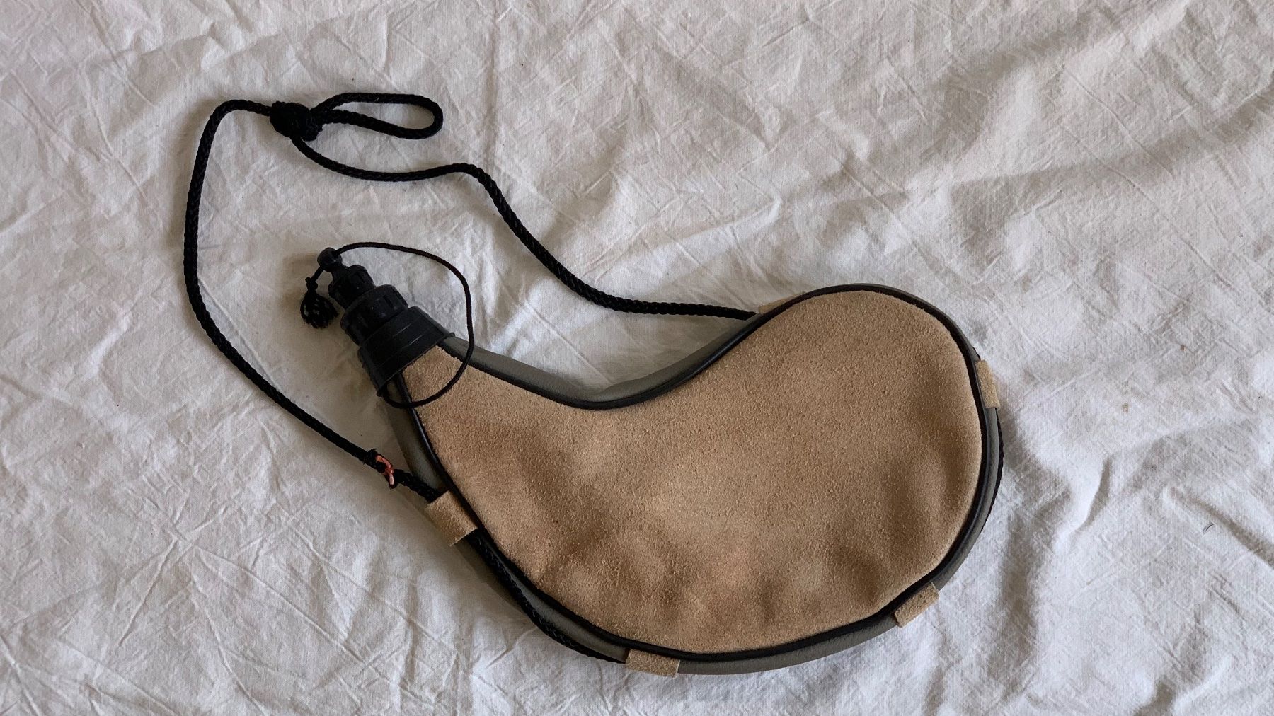 Attrezzatura & Pezzi di ricambio: Feldflasche Leder – Usato da Volketswil venduto da dancingsoul74