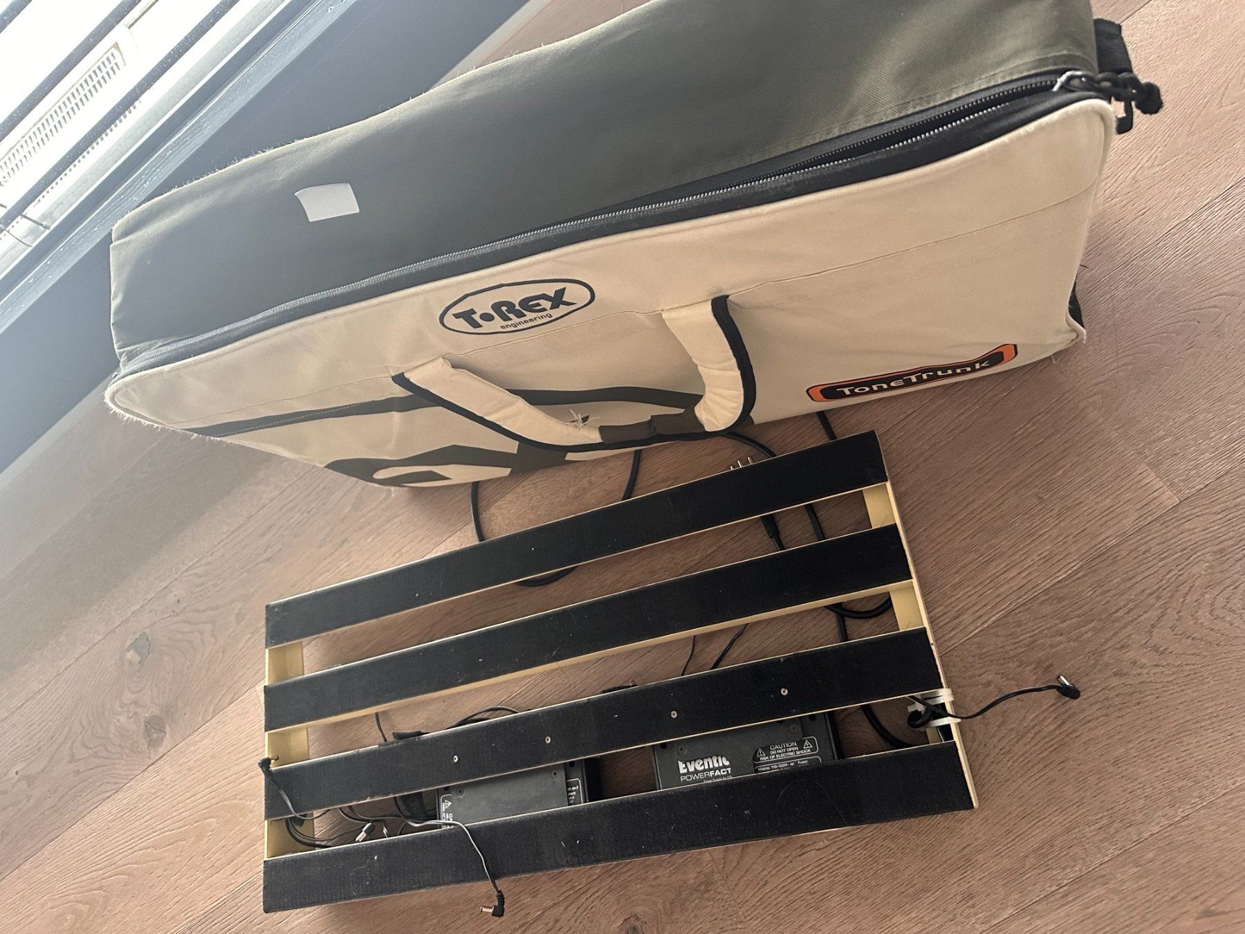 Strumenti musicali: Support à pédale, fer solide, 4 rangées 31cmx68cm + alim! – Usato da Thierrens venduto da joco26 3