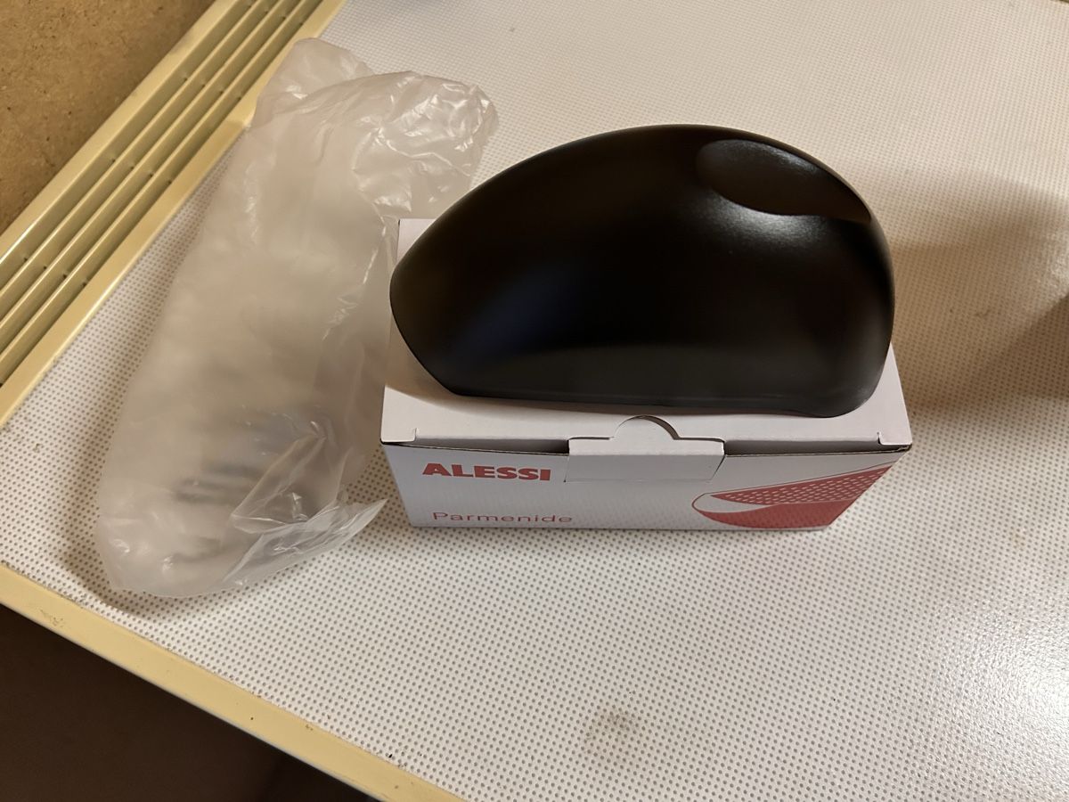 Alessi Elettrodomestici da cucina: Alessi Pyramide Käsereibe neu/originalverpackt – Nuovo e nell'imballaggio originale da Horgen venduto da Sunshine_12399