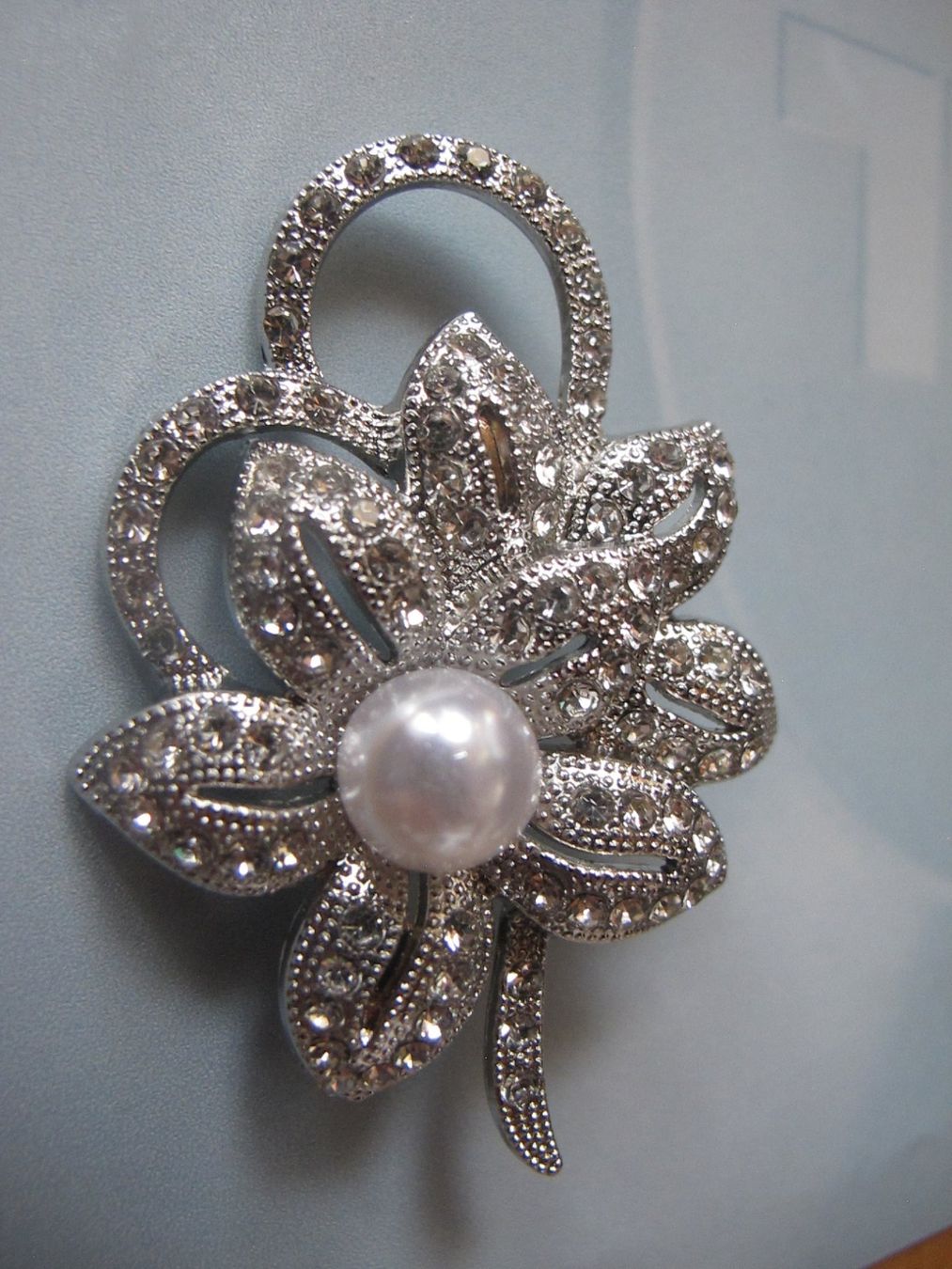 Broches & Aiguilles: Brosche mit Perle und Strass - Exklusiv! – Neuf (Voir description) à Löhningen par Chimae67