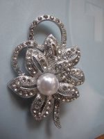 Brosche mit Perle und Strass - Exklusiv!