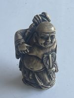 Figur Netsuke asiatische Figur mit Sack und Fächer (S13)
