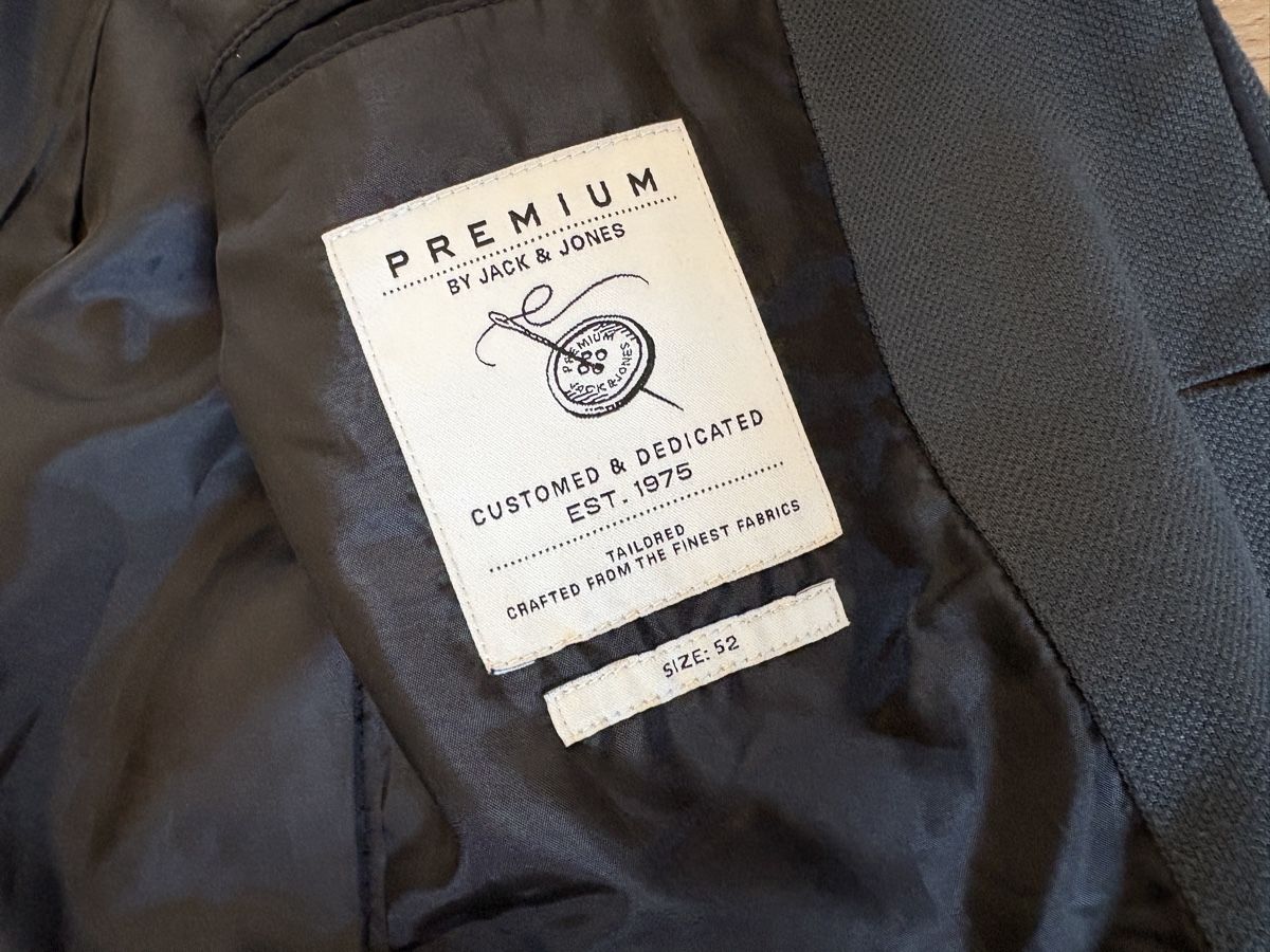 Sakko Completi, tute sportive e funzionali: Herren Sakko Jack & Jones grau Grösse 52 – Usato da Ziefen venduto da buyforfree 4