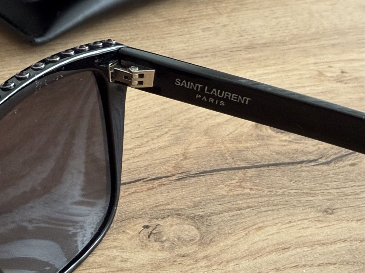 Saint Laurent Occhiali & Lenti: Saint Laurent Sunglasses Black studs sunglasses – Nuovo (secondo la descrizione) da Steinhausen venduto da mar_8y57 6