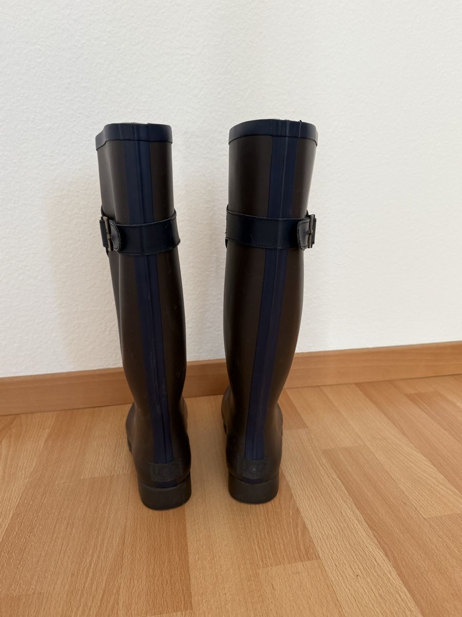 Ugg Scarpe da donna: UGG rain boots, size 37 – Usato da Seon venduto da Avina12 2