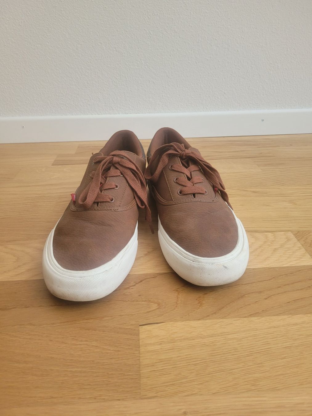 Levi's Scarpe da uomo: Brown sneakers Levi's size 44 – Usato da Samstagern venduto da jus_p9b9
