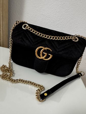 Schwarze Samt Tasche mit Kette und GUCCI Logo