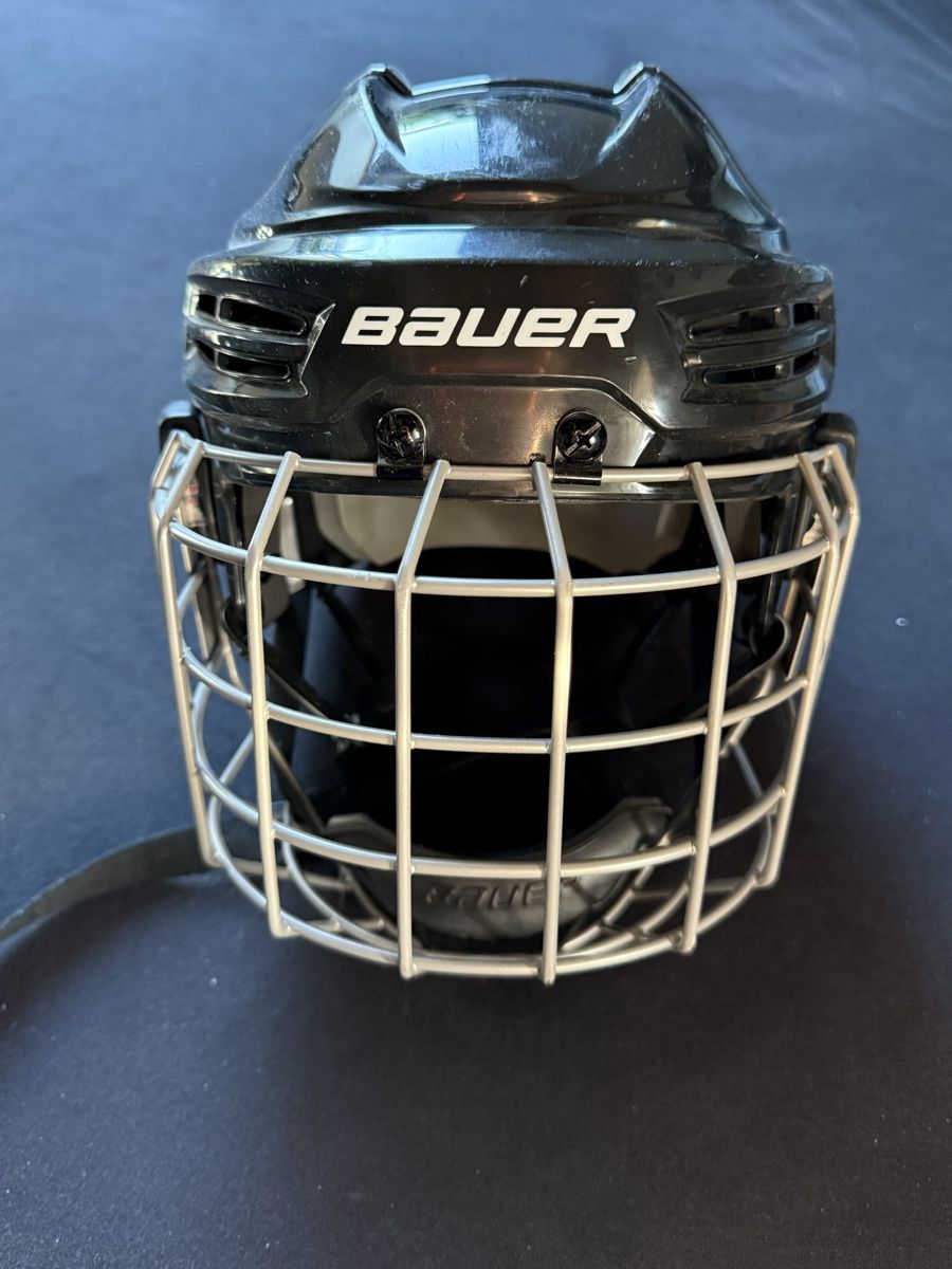 Bauer Caschi: Hockey Helm – Usato da Wangen b. Olten venduto da Svenja_H 2