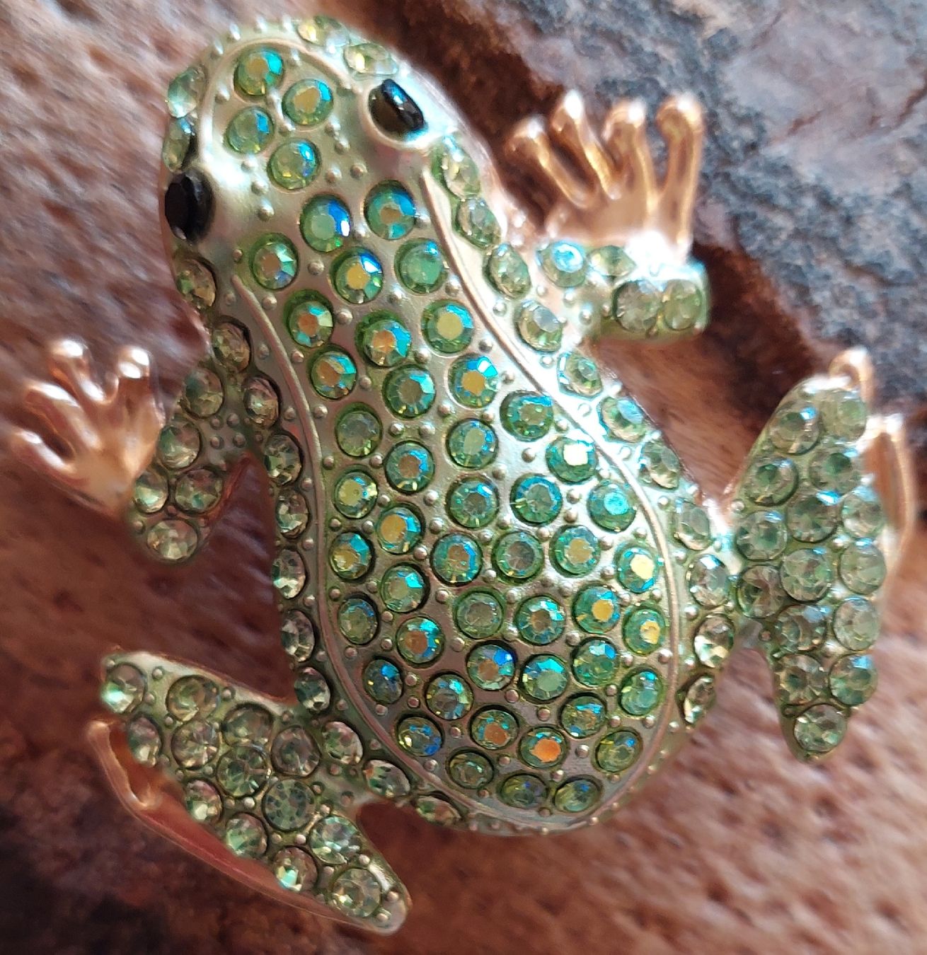 Spille & Fermagli: Tolle Frosch Brosche mit Strass hellgrün – Nuovo (secondo la descrizione) da Oberwil BL venduto da Hunajakakku