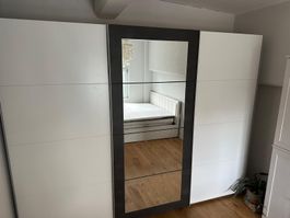 Kleiderschrank