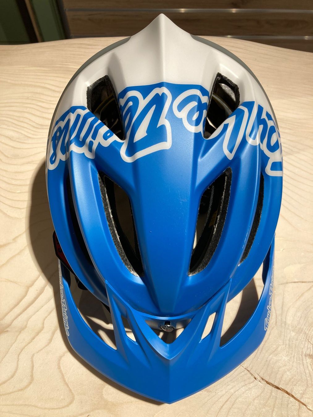 Troy Lee Caschi: Troy Lee A2 Helm Mips Silhouette Blue, Small – Nuovo (secondo la descrizione) da Lauterbrunnen venduto da Imboden-Bike