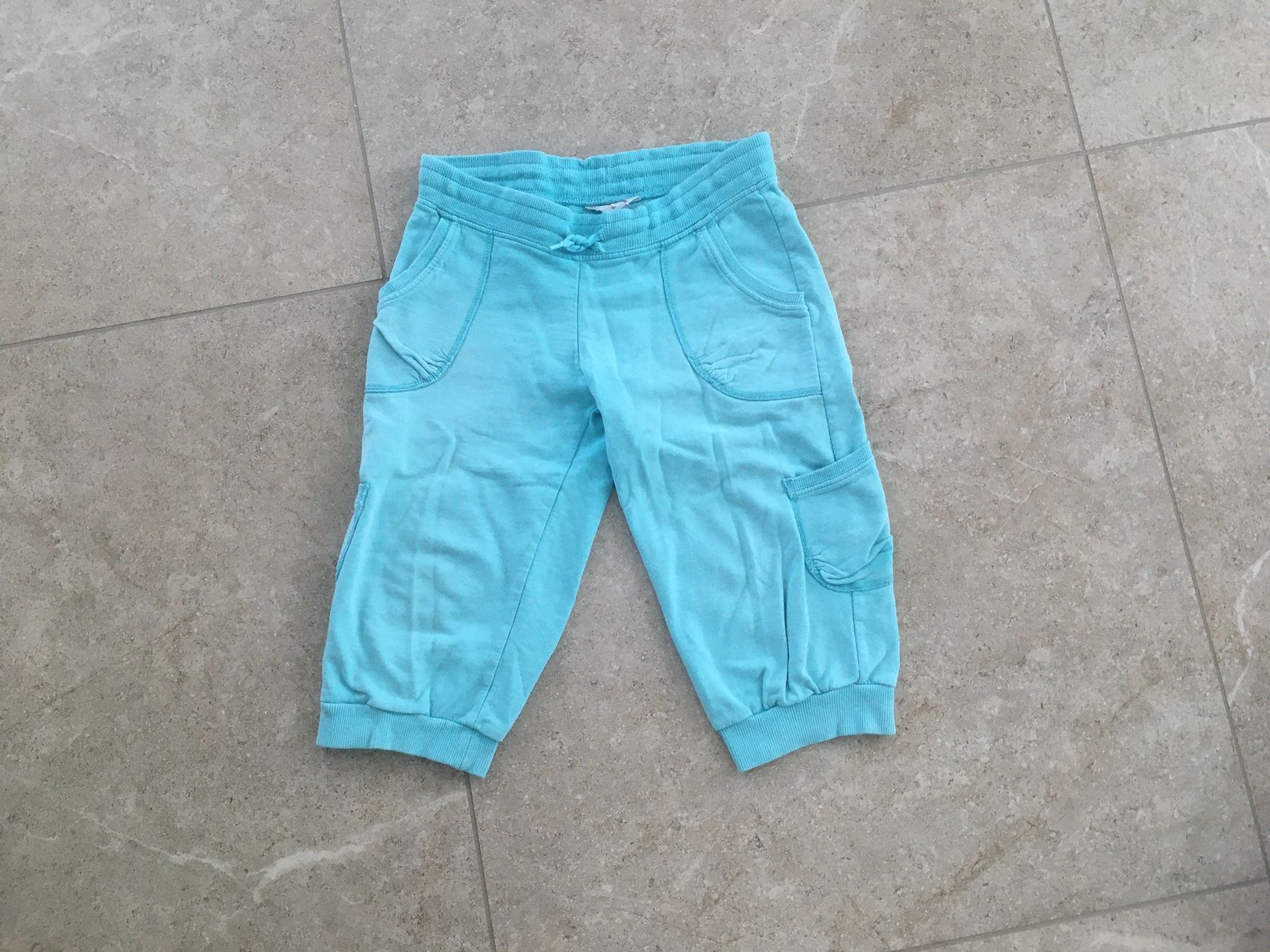 H&M Pantaloni: Tolle Sommer Bermuda, Gr. 134, super bequem! – Usato da Gächlingen venduto da Tara_devi