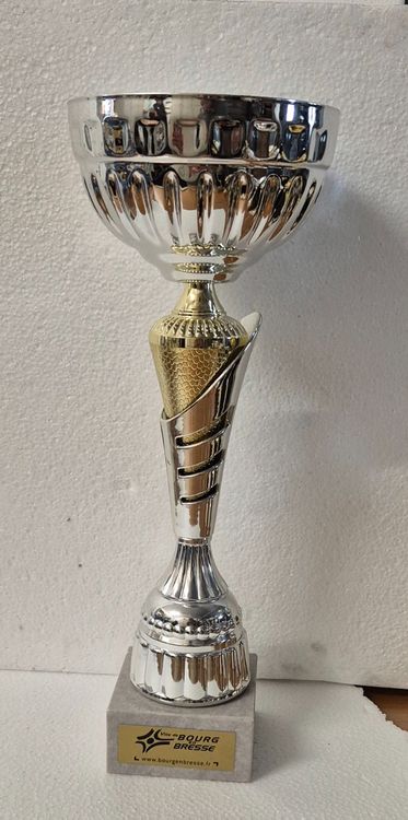 Schöner Pokal aus Bourg-en-Bresse Marmorsockel (Gebraucht) in Liebefeld ...