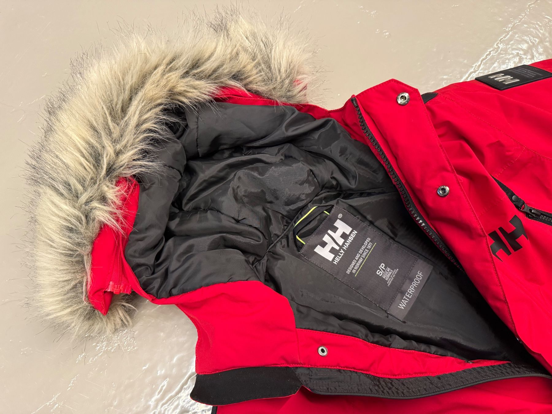 Helly Hansen Giacche: Helly Hanson Jacke rot Gr. S – Usato da Männedorf venduto da Patisa 2
