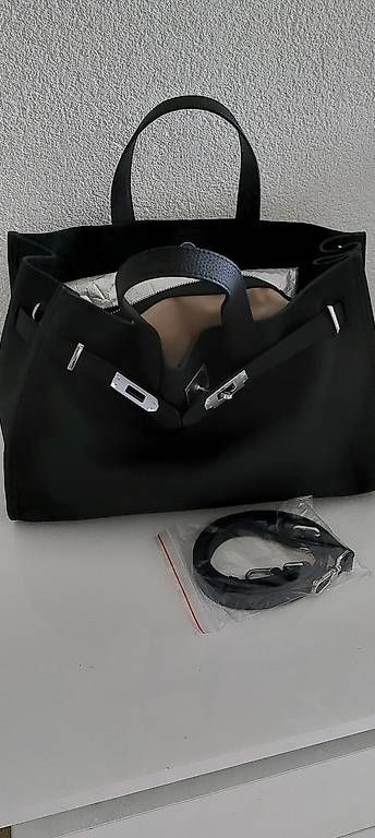 Borse da donna: Sac neuf en cuir noir – Usato da Yverdon-les-Bains venduto da Bastiane42
