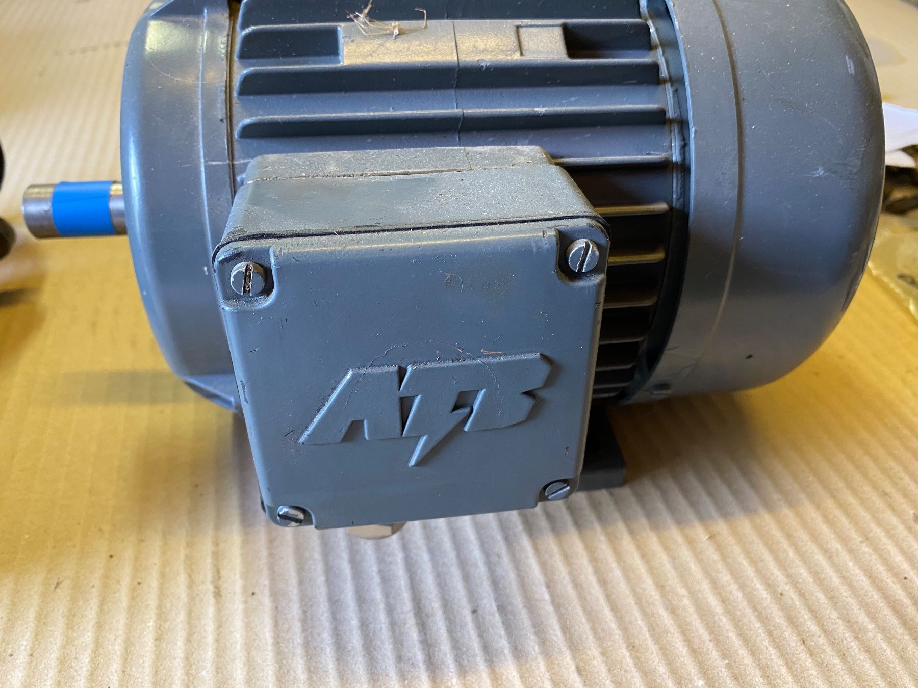 Sonstiger Industriebedarf: Elektromotor – Gebraucht aus Villigen von  2