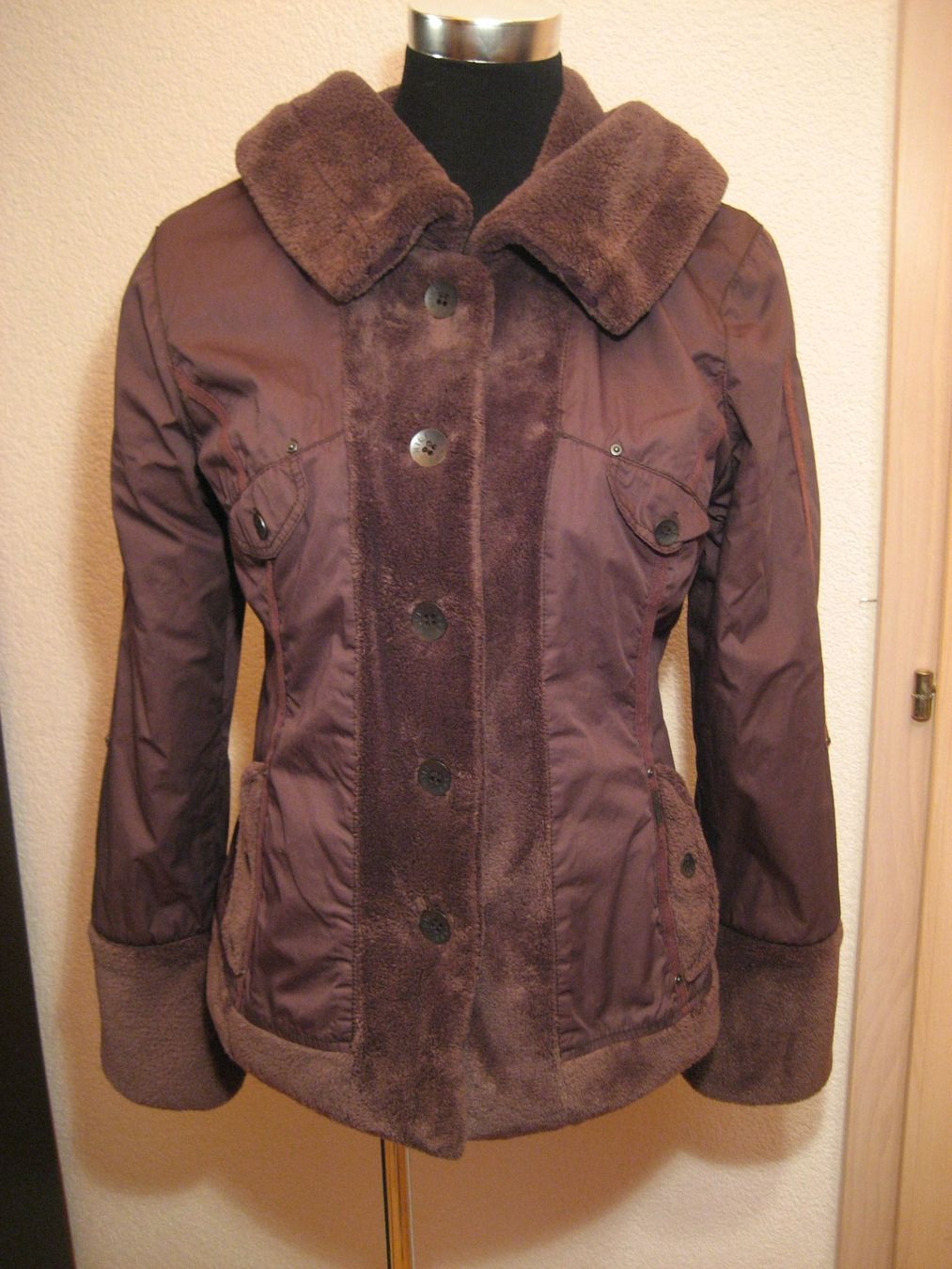Nile Giacche: Veste Nile réversible taille M – Nuovo (secondo la descrizione) da Delémont venduto da marryb