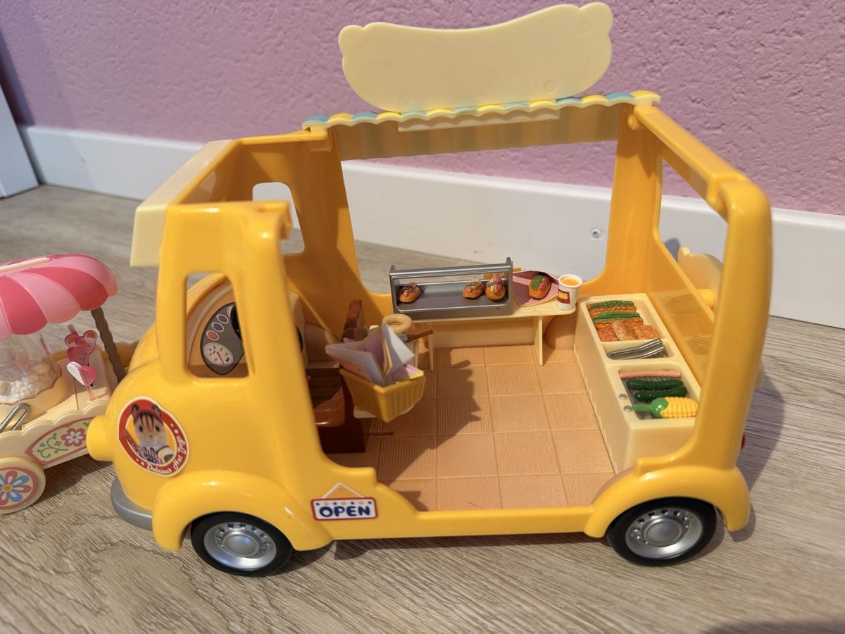 Sylvanian families Giocattoli: Sylvanian Hot-Dog Van und Candy Stand – Usato da Winterberg ZH venduto da mischi29 3