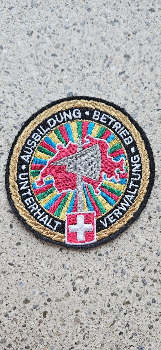 Schweizer Armee Placchette & Badge: *** Badge Rund Ausbildung Armee ***  – Usato da Riedholz venduto da fr_sIruP