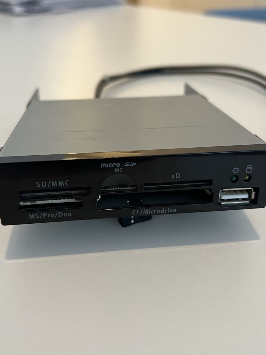 Componenti elettronici: lecteur de cartes SD pour PC fixe – Usato da Ollon VD venduto da Rider_27 1