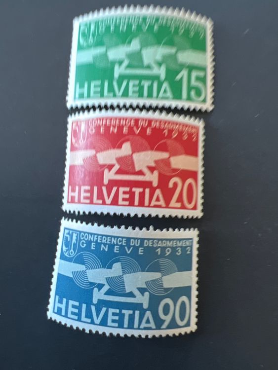 1 collection de timbres neufs et oblitérés du Cambodge dans 2 classeurs