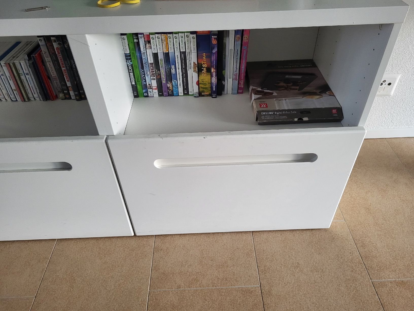 Ikea Mobili TV: Fernsehmöbel – Usato da Münchenbuchsee venduto da yiz_2mmr 4
