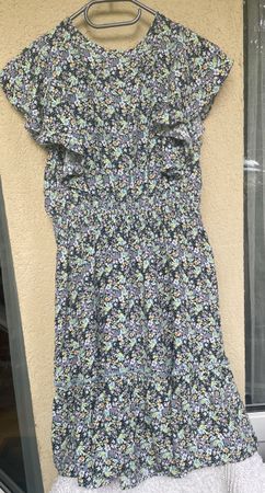 Sommerliches Blumenkleid, Grösse M, ideal für den Alltag!