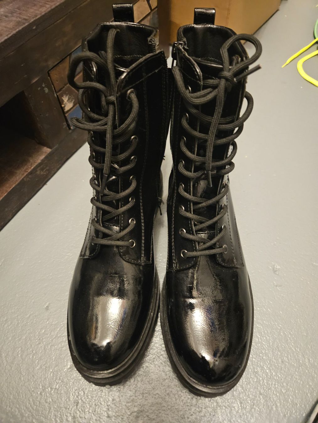 Scarpe da donna: Lackleder Schnürboots Gr.41 Neu – Nuovo (secondo la descrizione) da Wangen ZH venduto da tulipe55 1