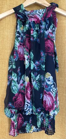 Top motif fleuri très élégant 