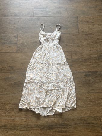 Hollister Sommerkleid mit Blumenmuster, midi Länge