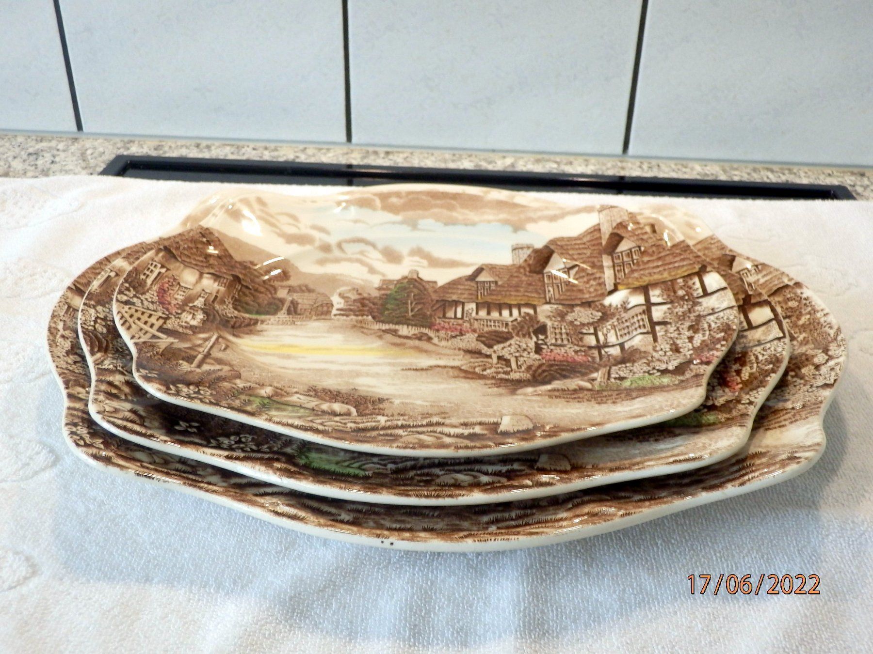 Johnson Brothers Piatti di portata: 3 Servierplatten, Olde English, Johnson Bros, Hand Engraving – Usato da Ueberstorf venduto da dinbau