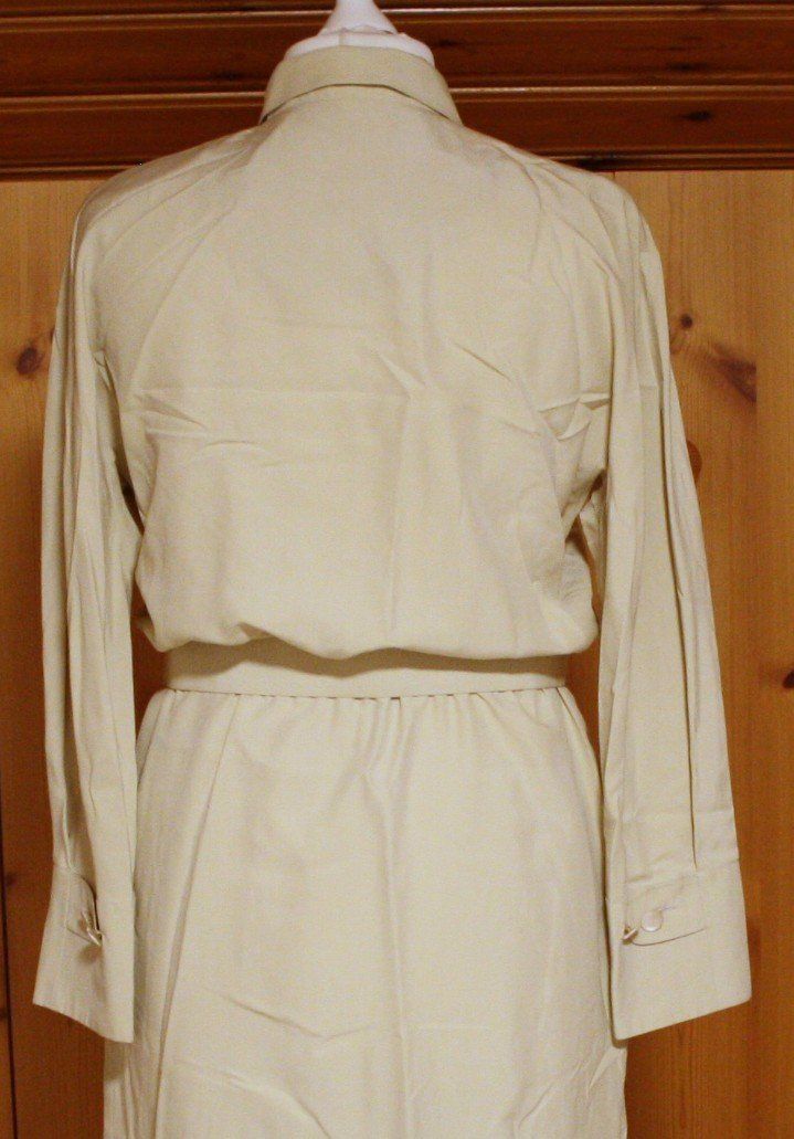 Vestiti: Kleid AKRIS beige Gr. 42 – Usato da Flüelen venduto da Diversicum-Vintage 6