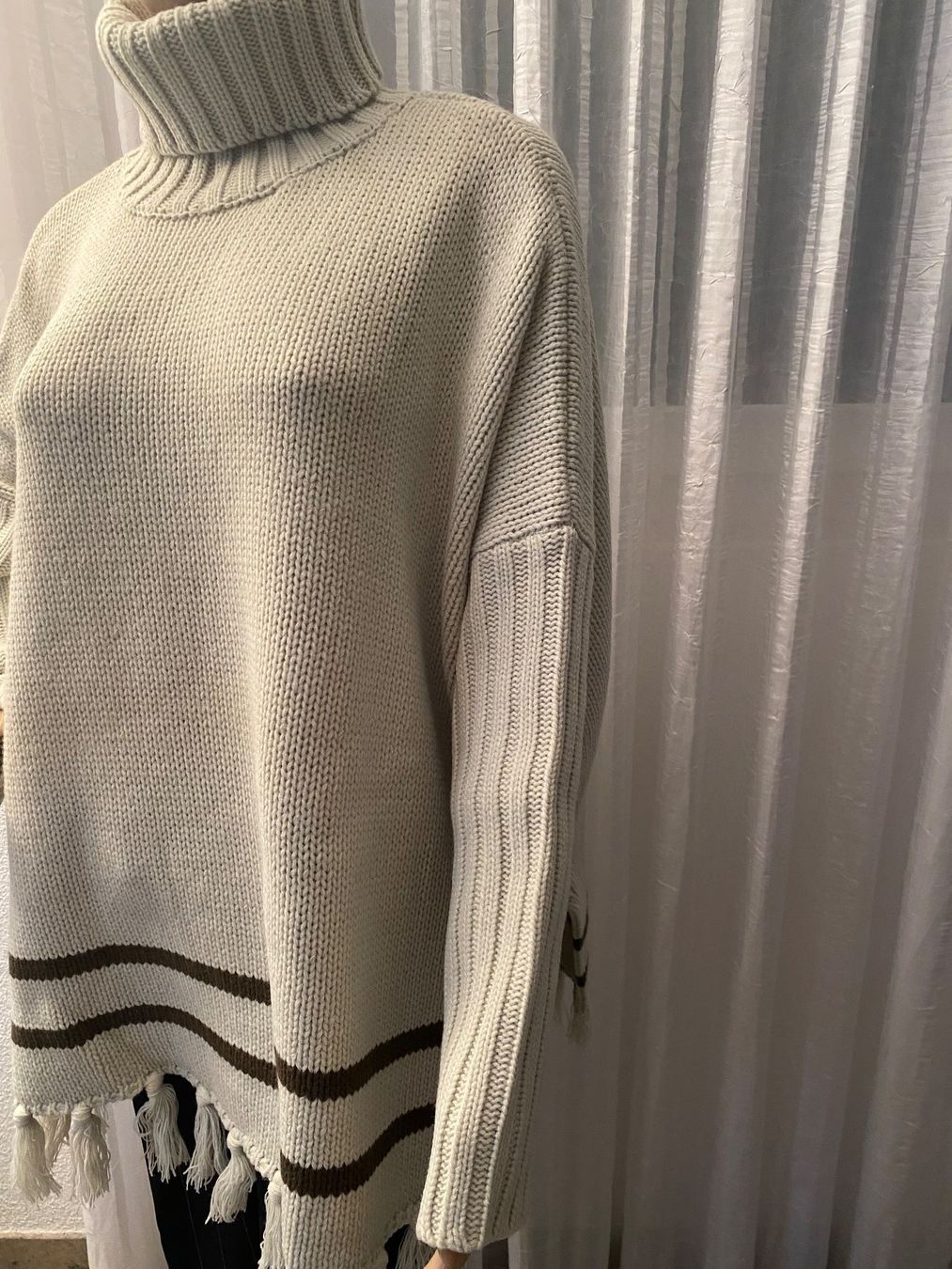 Maglioni & Felpe: perfekter Auftritt mit diesem Poncho-Pullover, 42/44 – Nuovo e nell'imballaggio originale da Winkel venduto da ferrari2022 2