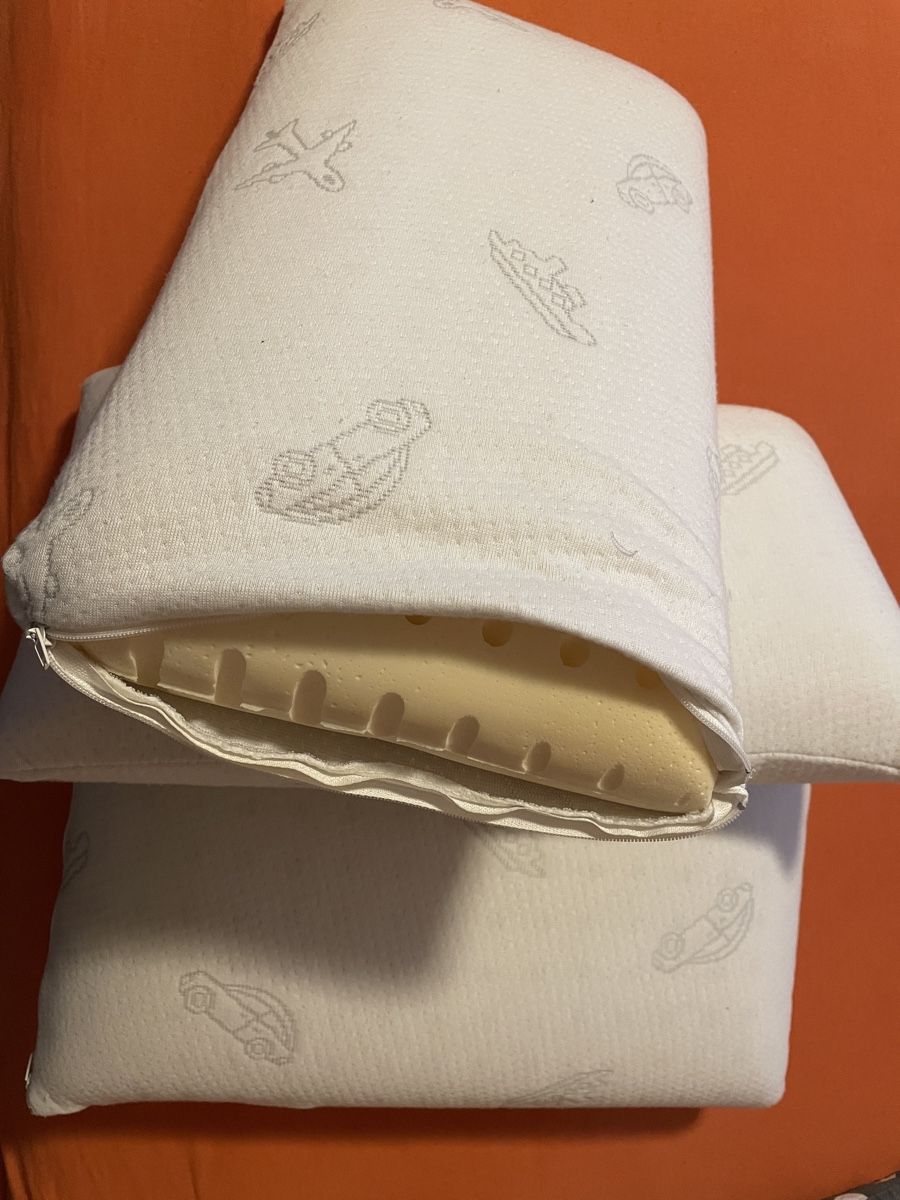 Kissen: Kissen 4 x – Gebraucht aus Matten(St.Stephan) von hjkl000 1