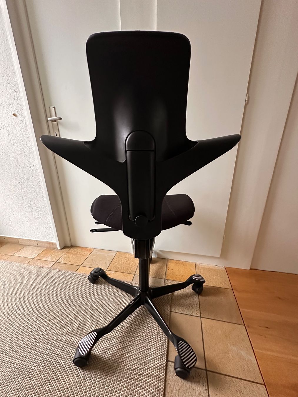 Håg Chaises: HAG Capisco Puls 8020 Schwarz – D'occasion à Baden par jegsroyal 1