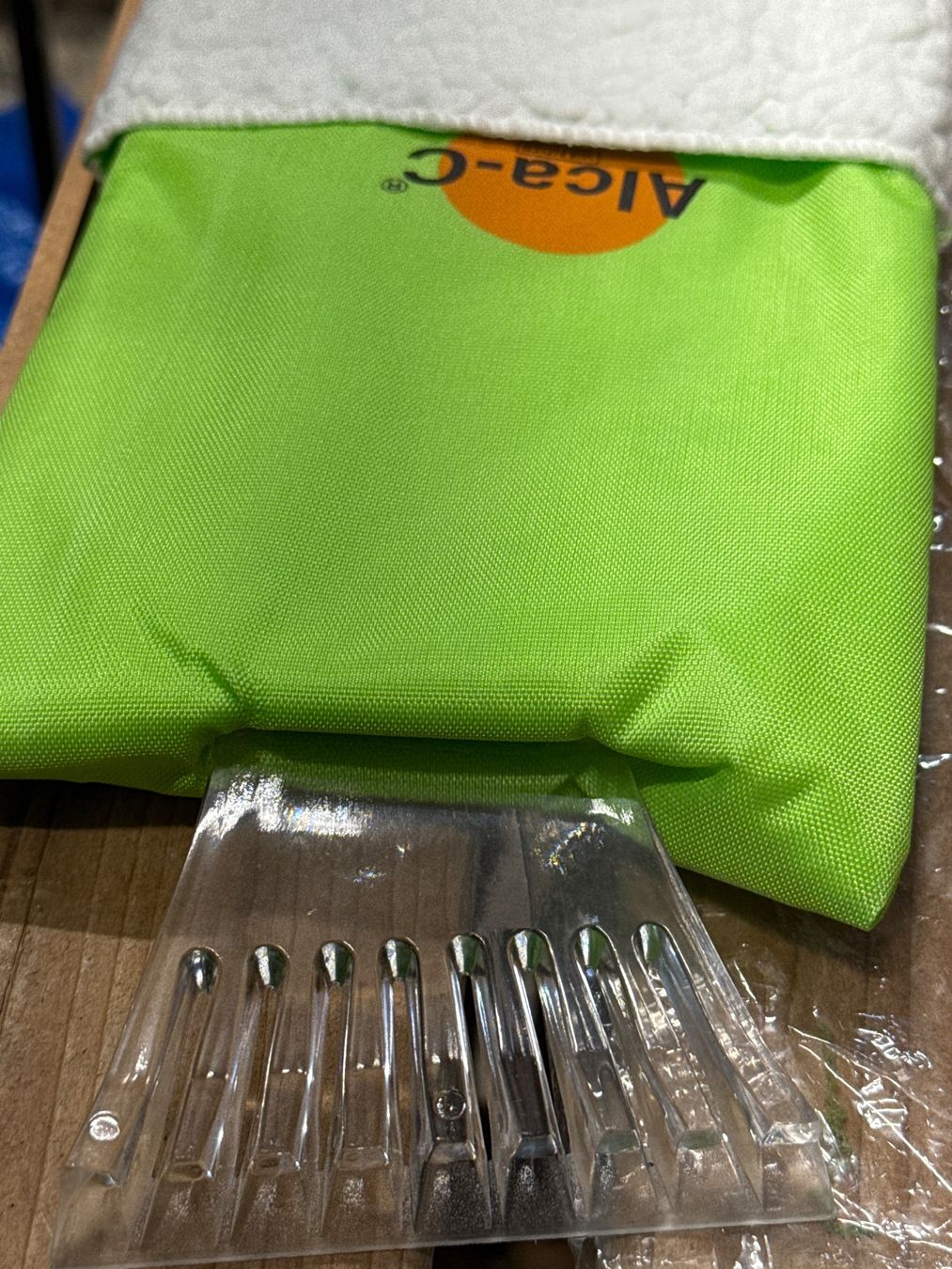 Tutti gli attrezzi: Eiskratzer Handschuh, neu – Usato da Amriswil venduto da used2use