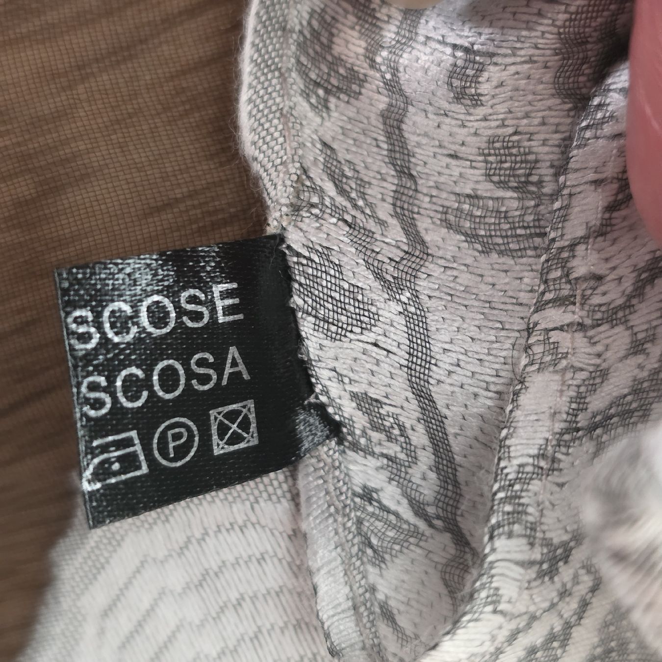 Foulard & Sciarpe: Schal mit Blumenmuster 100% Viskose neu – Nuovo (secondo la descrizione) da Rheinsulz venduto da Gilea 4