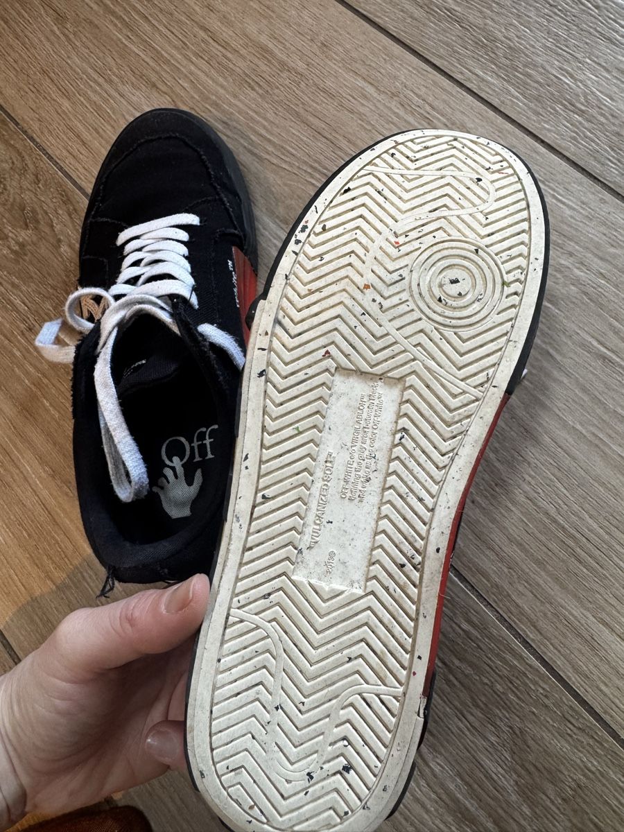 Off-White Scarpe da uomo: Off-White Vulcanized Low Black Canvas Sneakers Size US 9 – Usato da Trachslau venduto da mrs_5st6 3