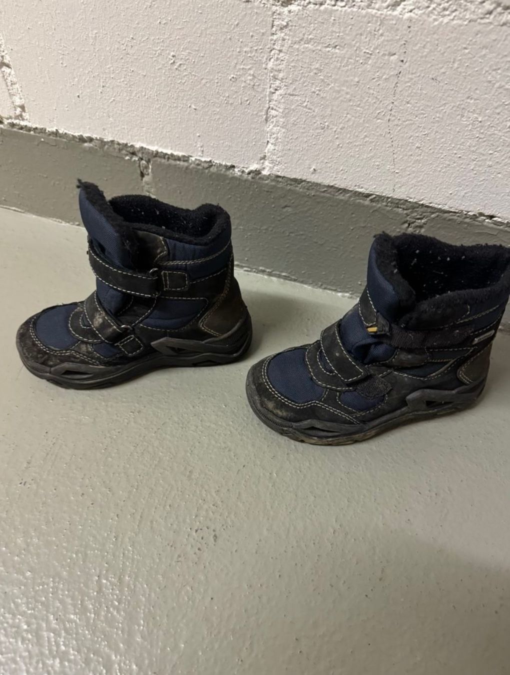 Scarpe per ragazzi: Kinder Winter Schuhe Grösse 29 – Usato da Zürich venduto da zd_1965 1