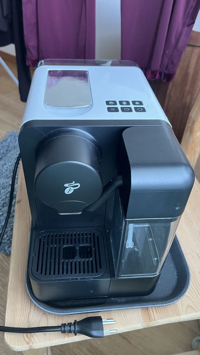 Tchibo Macchine per caffè & Macchine per espresso: Tchibo Cafissimo milk Kapselmaschine mit Milchaufschäumer – Usato da Zürich venduto da sheijla