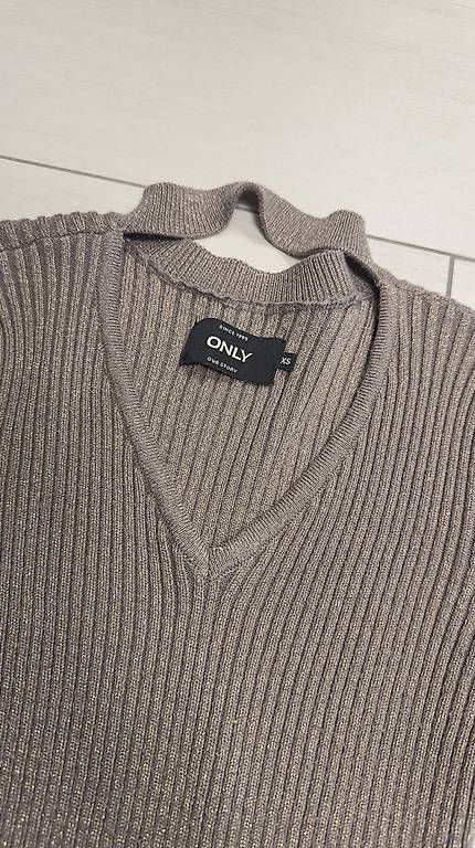 Maglioni & Felpe: Damen Pullover mit Details XS – Usato da Rüthi (Rheintal) venduto da ine_98z7