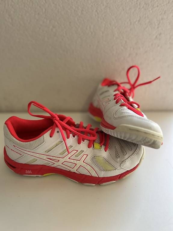 Asics Scarpe da donna: Asics Hallenschuh Gr 38, fast neu – Usato da St.Gallen venduto da leko11