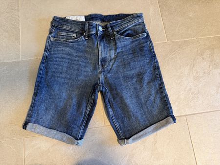 H & M Jeans Shorts Gr. 30 (oder ca. 170)