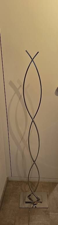 Lampes: Moderne LED-Stehlampe in elegantem Spiral-Design – D'occasion à Birsfelden par GianlucaBruno10 1