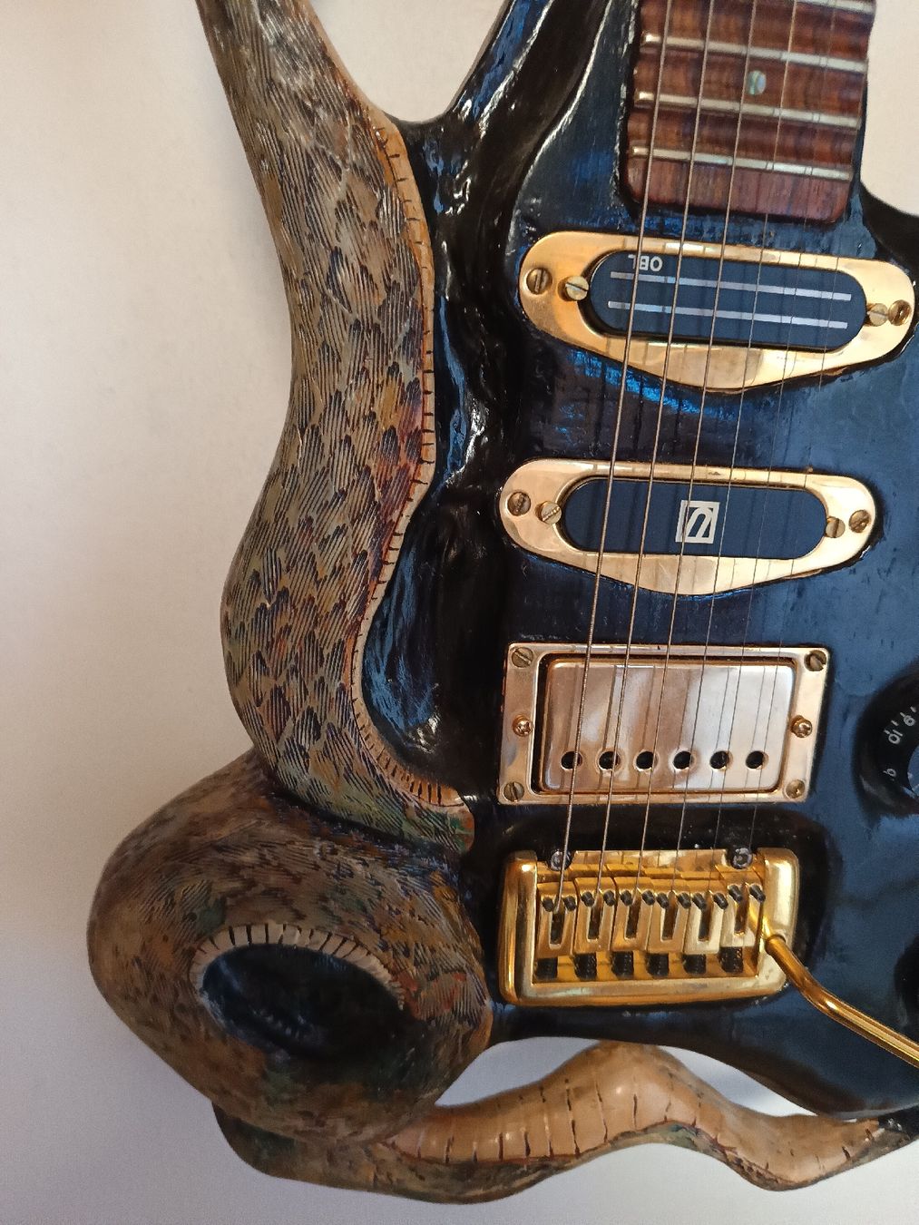 Strumenti musicali: abgefahrene schon ältere e Gitarre . Unikat. – Usato da Balterswil venduto da jean0502 3