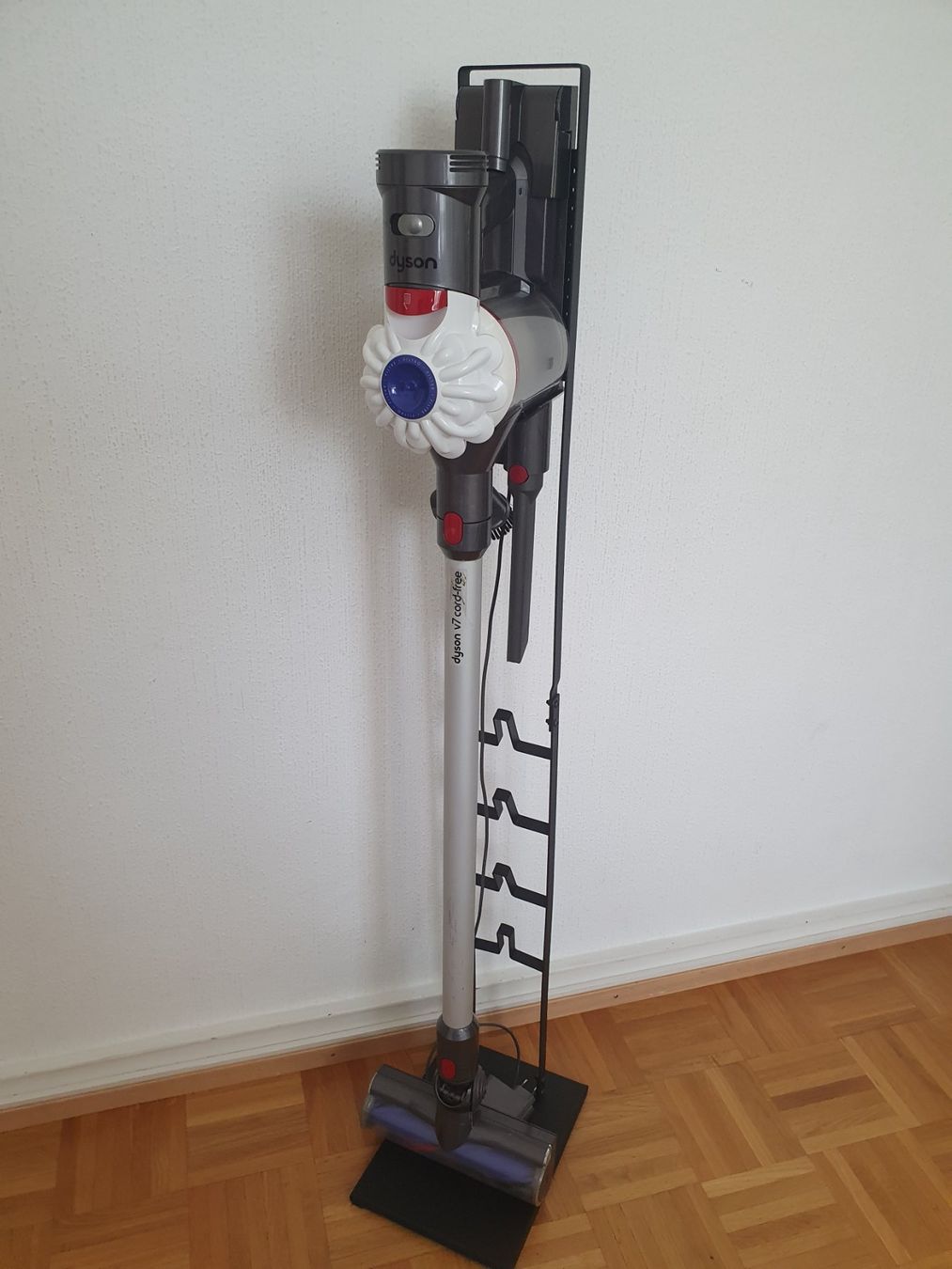 Dyson Staubsauger & Zubehör: Aspirateur Dyson V7 avec station – Gebraucht aus Prilly von RoDyRe 3