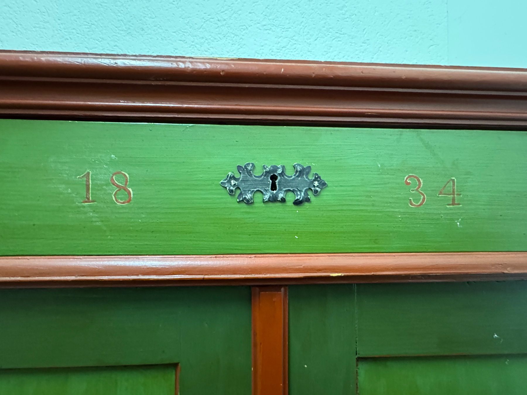 Armadi: Antiker Biedermeier Bauernschrank von 1834 – Usato da Einsiedeln venduto da jul_6qzc 2